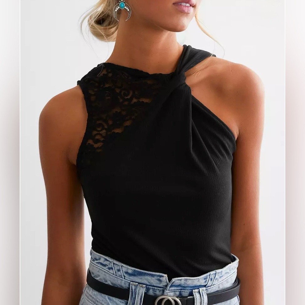 NWT- Red by Buckle, Women’s Open Shoulder Black Lace Twist Tank Top, size S